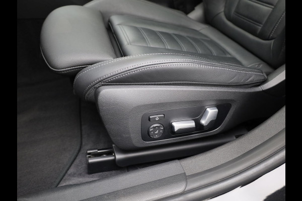 BMW 3 Serie Touring M340i xDrive | Pano | Keyless | Memory | Trekhaak | Laser | Head Up | 19'' | Prijs Rijklaar!!
