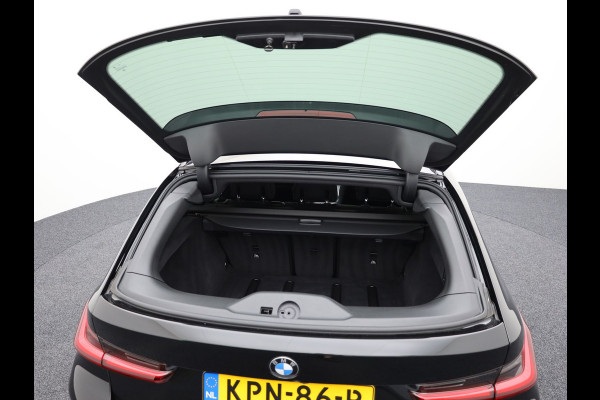 BMW 3 Serie Touring M340i xDrive | Pano | Keyless | Memory | Trekhaak | Laser | Head Up | 19'' | Prijs Rijklaar!!