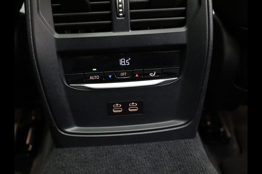 BMW 3 Serie Touring M340i xDrive | Pano | Keyless | Memory | Trekhaak | Laser | Head Up | 19'' | Prijs Rijklaar!!