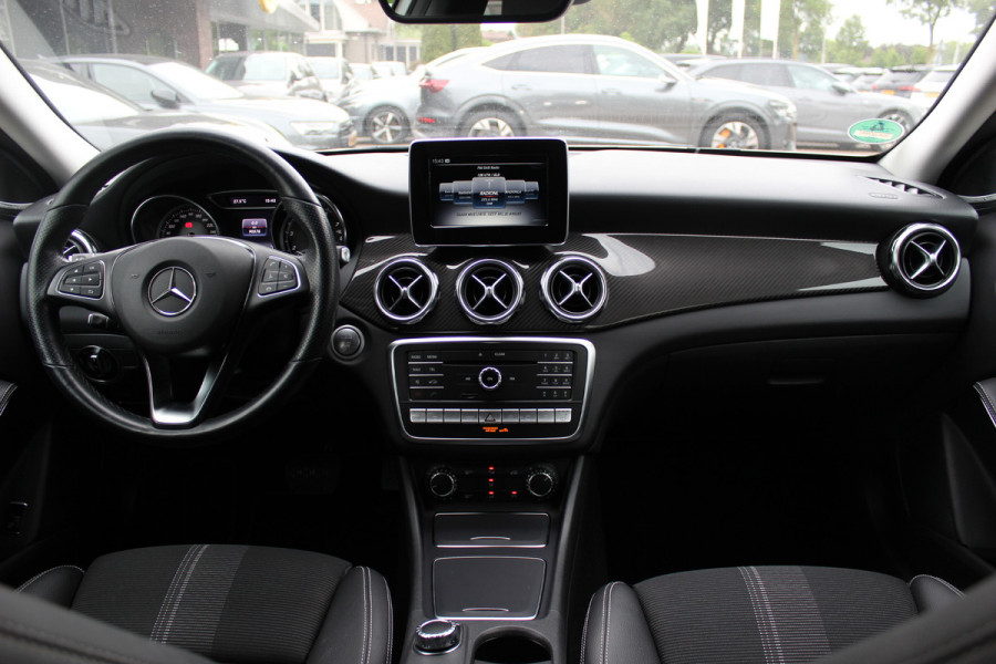 Mercedes-Benz GLA 250 4Matic Premium Plus / Trekhaak / 360Camera / Elektr. Stoelen / 19'' / Navigatie / Carbon intr. / Night / Dodehoek / Cruise Control