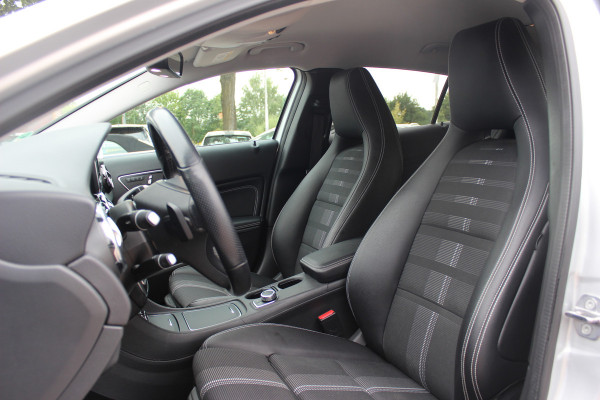 Mercedes-Benz GLA 250 4Matic Premium Plus / Trekhaak / 360Camera / Elektr. Stoelen / 19'' / Navigatie / Carbon intr. / Night / Dodehoek / Cruise Control
