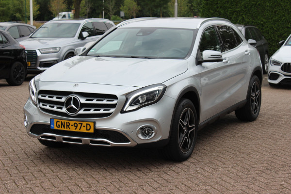 Mercedes-Benz GLA 250 4Matic Premium Plus / Trekhaak / 360Camera / Elektr. Stoelen / 19'' / Navigatie / Carbon intr. / Night / Dodehoek / Cruise Control