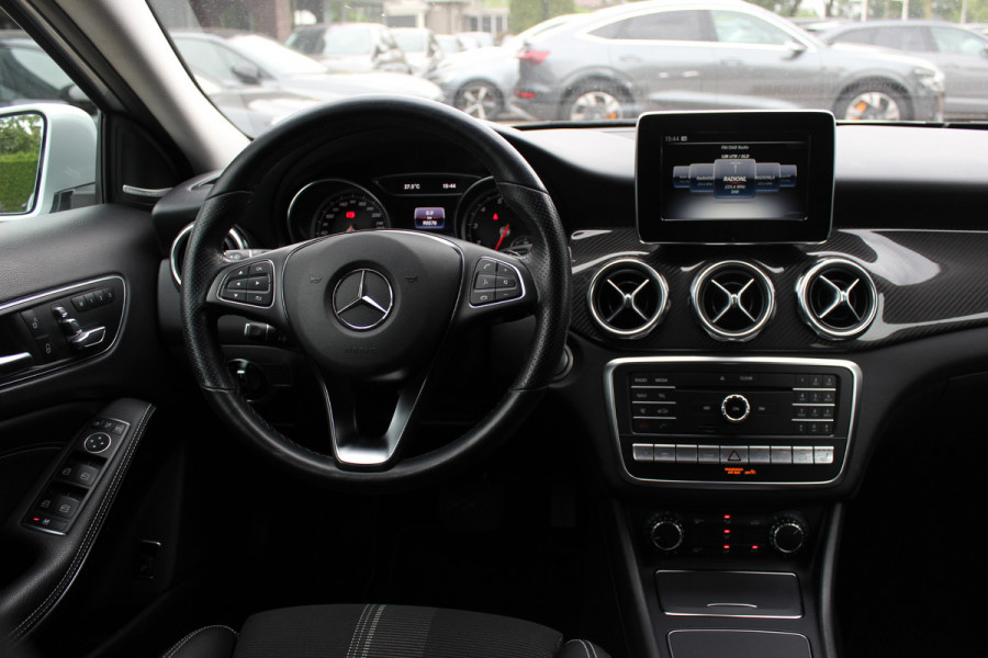 Mercedes-Benz GLA 250 4Matic Premium Plus / Trekhaak / 360Camera / Elektr. Stoelen / 19'' / Navigatie / Carbon intr. / Night / Dodehoek / Cruise Control