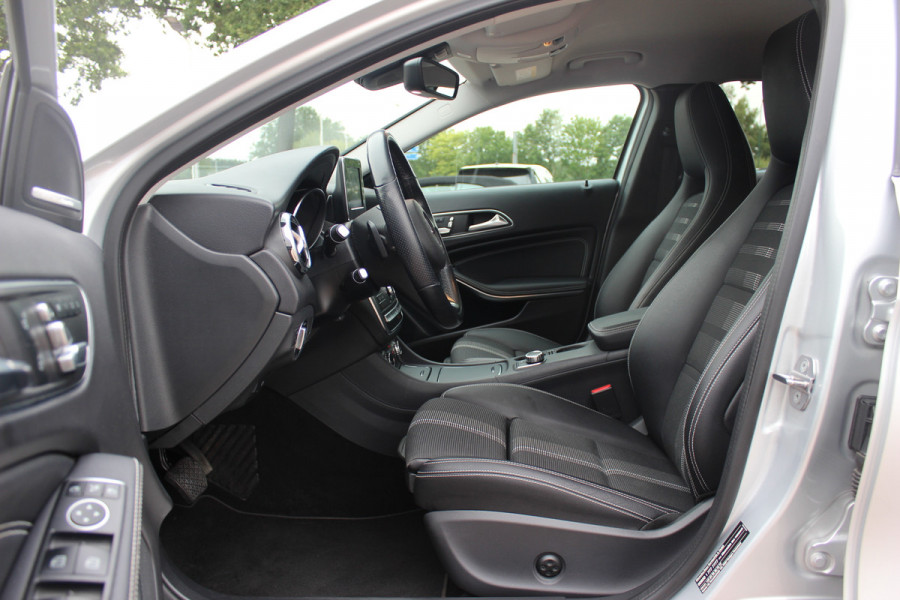 Mercedes-Benz GLA 250 4Matic Premium Plus / Trekhaak / 360Camera / Elektr. Stoelen / 19'' / Navigatie / Carbon intr. / Night / Dodehoek / Cruise Control