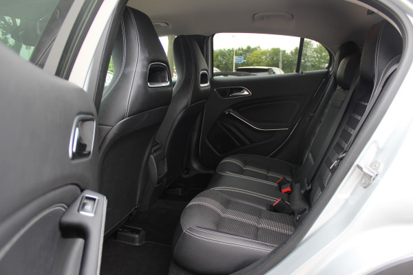 Mercedes-Benz GLA 250 4Matic Premium Plus / Trekhaak / 360Camera / Elektr. Stoelen / 19'' / Navigatie / Carbon intr. / Night / Dodehoek / Cruise Control