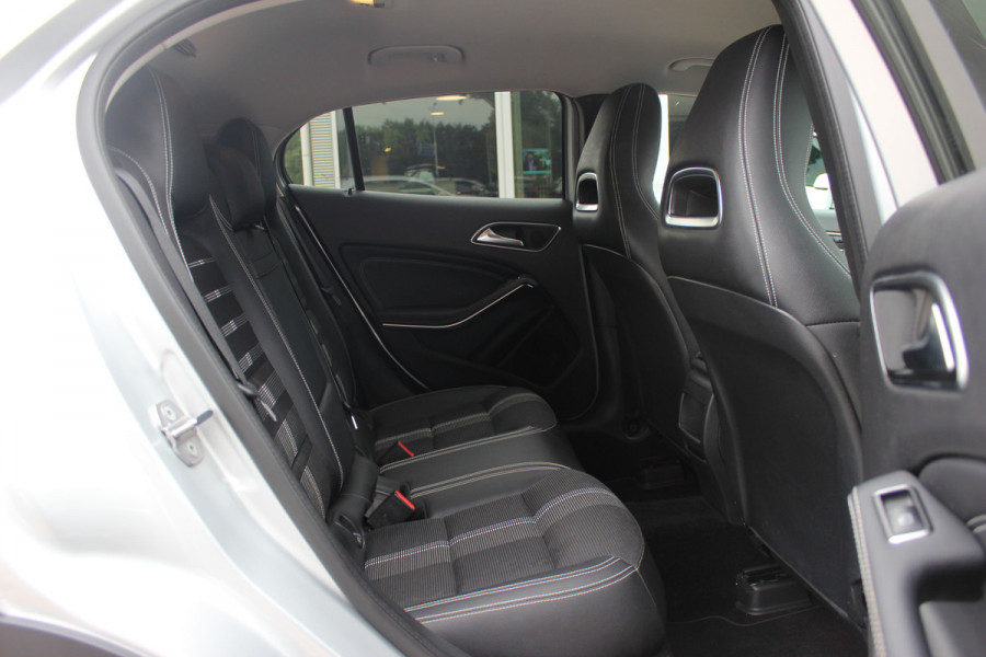 Mercedes-Benz GLA 250 4Matic Premium Plus / Trekhaak / 360Camera / Elektr. Stoelen / 19'' / Navigatie / Carbon intr. / Night / Dodehoek / Cruise Control
