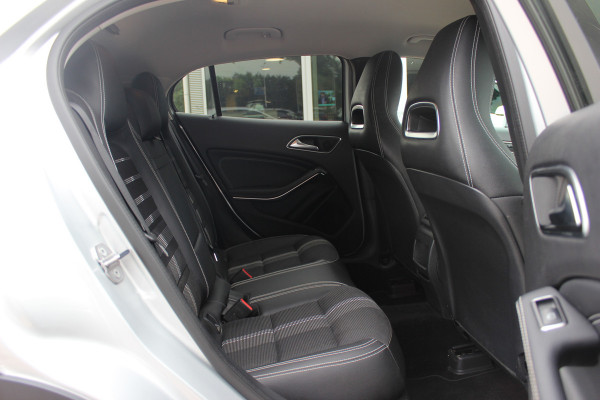 Mercedes-Benz GLA 250 4Matic Premium Plus / Trekhaak / 360Camera / Elektr. Stoelen / 19'' / Navigatie / Carbon intr. / Night / Dodehoek / Cruise Control