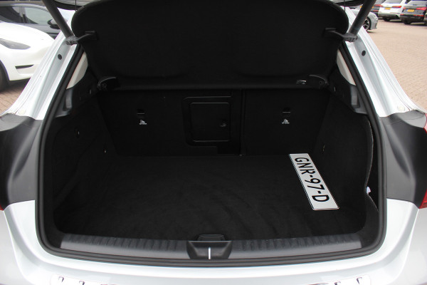 Mercedes-Benz GLA 250 4Matic Premium Plus / Trekhaak / 360Camera / Elektr. Stoelen / 19'' / Navigatie / Carbon intr. / Night / Dodehoek / Cruise Control