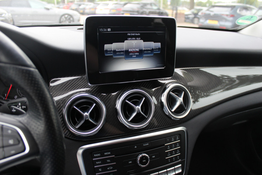 Mercedes-Benz GLA 250 4Matic Premium Plus / Trekhaak / 360Camera / Elektr. Stoelen / 19'' / Navigatie / Carbon intr. / Night / Dodehoek / Cruise Control