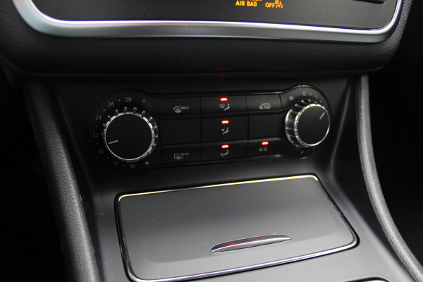 Mercedes-Benz GLA 250 4Matic Premium Plus / Trekhaak / 360Camera / Elektr. Stoelen / 19'' / Navigatie / Carbon intr. / Night / Dodehoek / Cruise Control