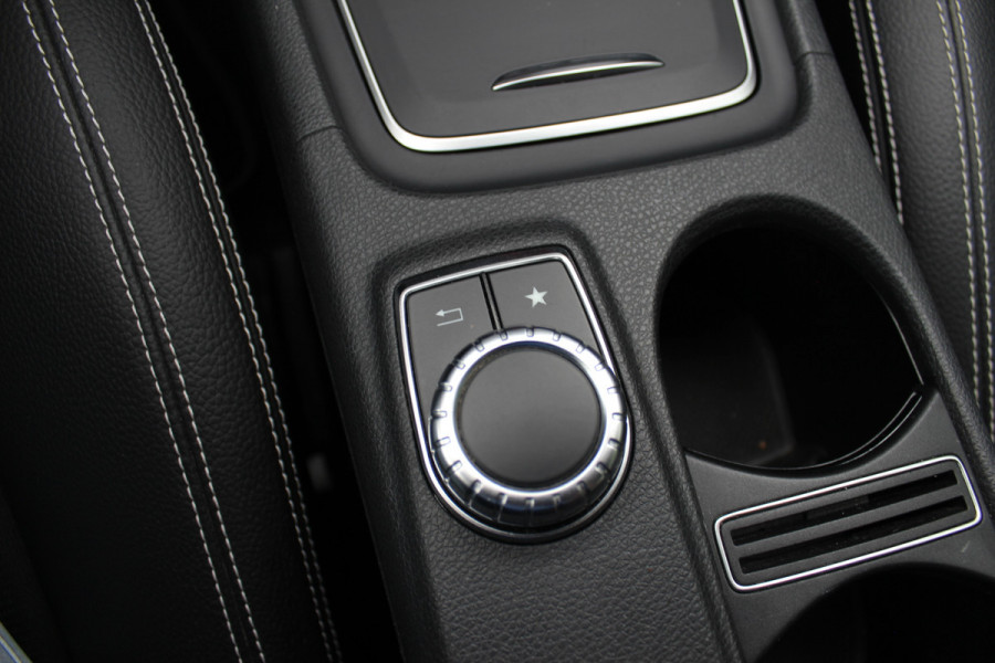Mercedes-Benz GLA 250 4Matic Premium Plus / Trekhaak / 360Camera / Elektr. Stoelen / 19'' / Navigatie / Carbon intr. / Night / Dodehoek / Cruise Control