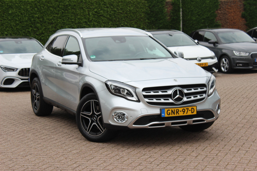 Mercedes-Benz GLA 250 4Matic Premium Plus / Trekhaak / 360Camera / Elektr. Stoelen / 19'' / Navigatie / Carbon intr. / Night / Dodehoek / Cruise Control