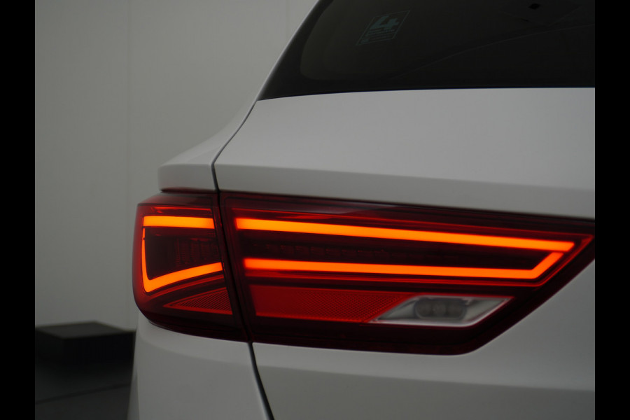 Seat Leon ST 1.5T 131pk FR Trekhaak Stoelverwarming Navi via Apple Carplay/Android Auto Navi Lmv 17" Dual-ECC Privacy Glass DAB Cruise Con Winterpack Sportstoelen Licht+Regensensor Isofix 1.400KG Trekgewicht Origineel Nederlandse Auto