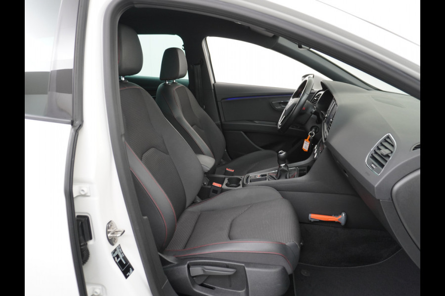 Seat Leon ST 1.5T 131pk FR Trekhaak Stoelverwarming Navi via Apple Carplay/Android Auto Navi Lmv 17" Dual-ECC Privacy Glass DAB Cruise Con Winterpack Sportstoelen Licht+Regensensor Isofix 1.400KG Trekgewicht Origineel Nederlandse Auto