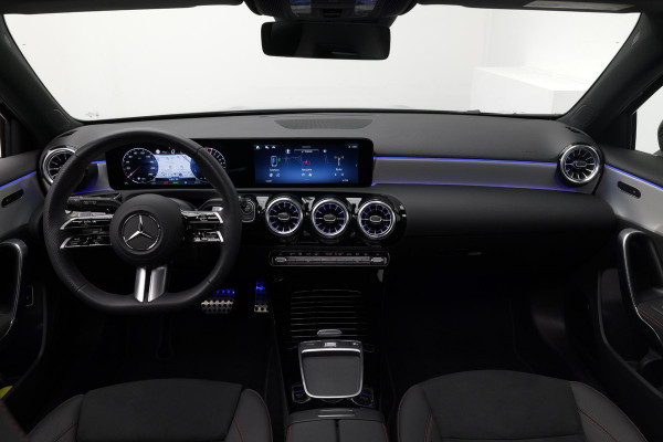 Mercedes-Benz A-Klasse A250e AMG Line |Pano|Stuurverwarm.|Ambient|