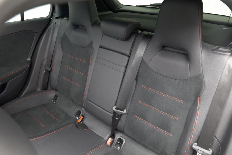 Mercedes-Benz A-Klasse A250e AMG Line |Pano|Stuurverwarm.|Ambient|