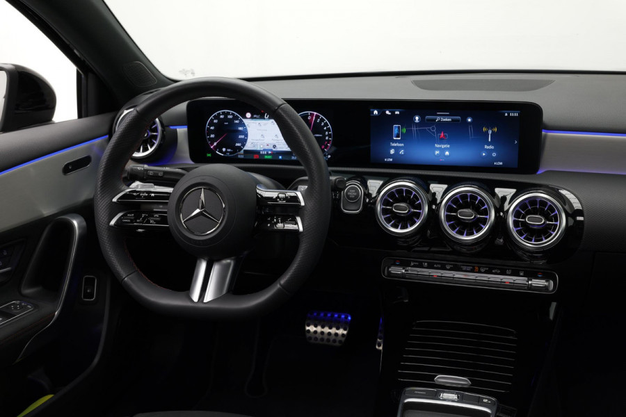 Mercedes-Benz A-Klasse A250e AMG Line |Pano|Stuurverwarm.|Ambient|