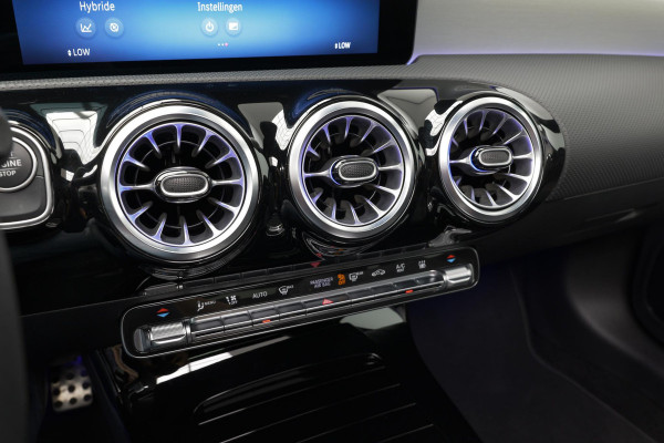 Mercedes-Benz A-Klasse A250e AMG Line |Pano|Stuurverwarm.|Ambient|