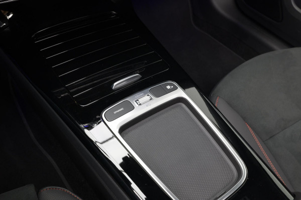 Mercedes-Benz A-Klasse A250e AMG Line |Pano|Stuurverwarm.|Ambient|