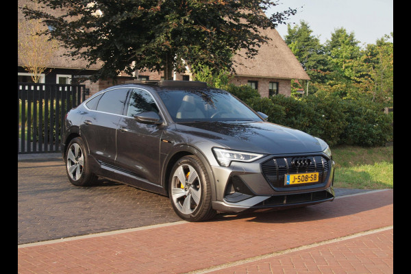Audi e-tron Sportback 55 quattro S edition 95 kWh | SOH 92% | S-Line Stoelen | Panoramadak | Bang & Olufsen | Camera | Ambienteverlichting |