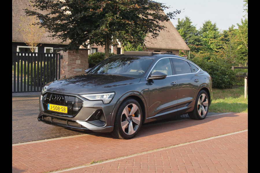 Audi e-tron Sportback 55 quattro S edition 95 kWh | SOH 92% | S-Line Stoelen | Panoramadak | Bang & Olufsen | Camera | Ambienteverlichting |
