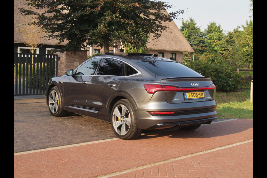 Audi e-tron Sportback 55 quattro S edition 95 kWh | SOH 92% | S-Line Stoelen | Panoramadak | Bang & Olufsen | Camera | Ambienteverlichting |