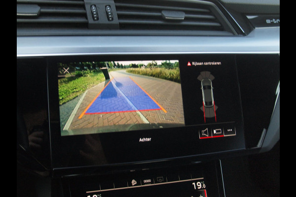 Audi e-tron Sportback 55 quattro S edition 95 kWh | SOH 92% | S-Line Stoelen | Panoramadak | Bang & Olufsen | Camera | Ambienteverlichting |