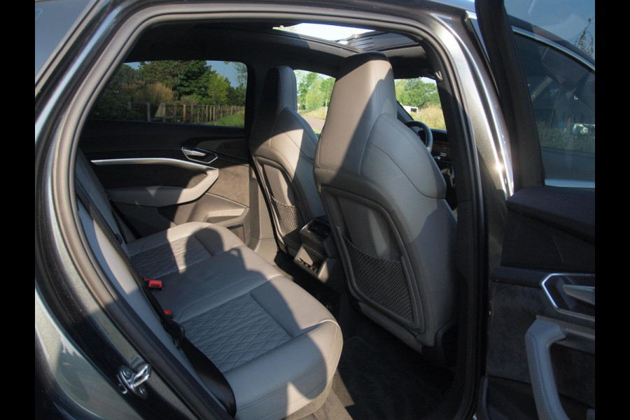 Audi e-tron Sportback 55 quattro S edition 95 kWh | SOH 92% | S-Line Stoelen | Panoramadak | Bang & Olufsen | Camera | Ambienteverlichting |
