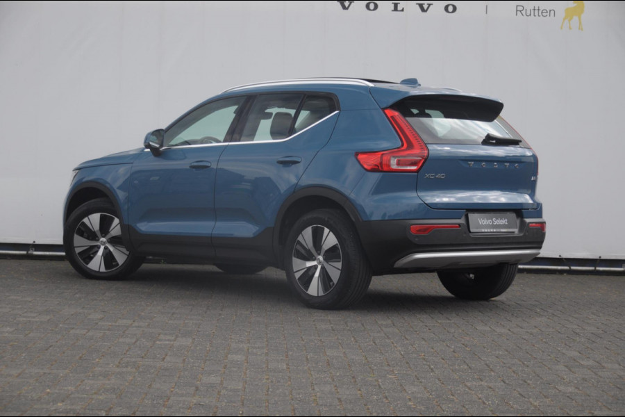 Volvo XC40 B3 177PK Automaat Ultimate Bright Elektrisch bedienbaar panoramadak / Cruise control / Achteruitrijcamera / Elektrisch bedienbare stoelen met geheugen / Stoel- en stuurverwarming / Elektrische achterklep / Harman Kardon