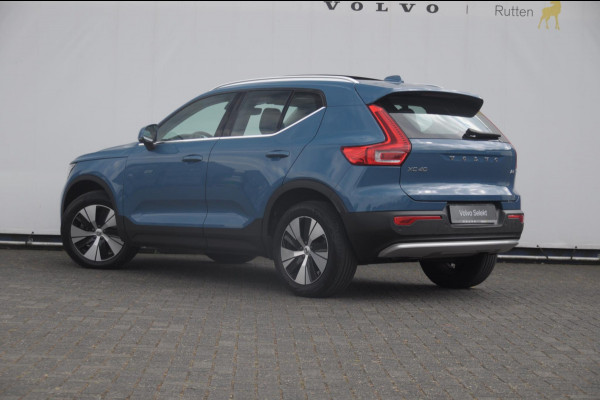 Volvo XC40 B3 177PK Automaat Ultimate Bright Elektrisch bedienbaar panoramadak / Cruise control / Achteruitrijcamera / Elektrisch bedienbare stoelen met geheugen / Stoel- en stuurverwarming / Elektrische achterklep / Harman Kardon