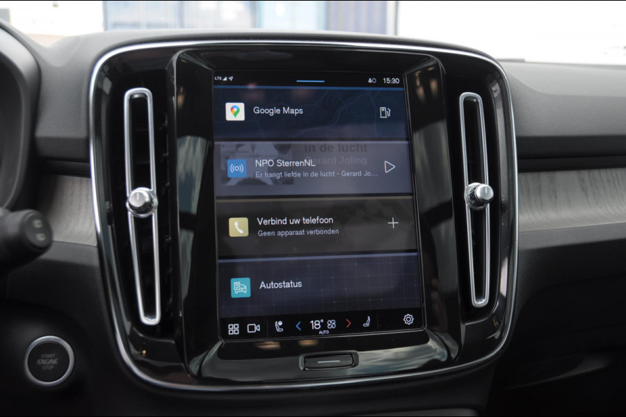 Volvo XC40 B3 177PK Automaat Ultimate Bright Elektrisch bedienbaar panoramadak / Cruise control / Achteruitrijcamera / Elektrisch bedienbare stoelen met geheugen / Stoel- en stuurverwarming / Elektrische achterklep / Harman Kardon