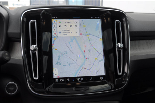 Volvo XC40 B3 177PK Automaat Ultimate Bright Elektrisch bedienbaar panoramadak / Cruise control / Achteruitrijcamera / Elektrisch bedienbare stoelen met geheugen / Stoel- en stuurverwarming / Elektrische achterklep / Harman Kardon