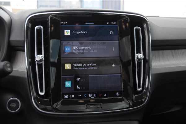 Volvo XC40 B3 177PK Automaat Ultimate Bright Elektrisch bedienbaar panoramadak / Cruise control / Achteruitrijcamera / Elektrisch bedienbare stoelen met geheugen / Stoel- en stuurverwarming / Elektrische achterklep / Harman Kardon