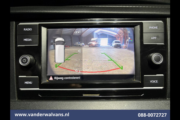 Volkswagen Transporter 2.0 TDI 150pk L2H1 Euro6 Airco | Camera | Apple Carplay | 2500kg Trekhaak | Cruisecontrol Android Auto, Parkeersensoren, Leder, Bijrijdersbank