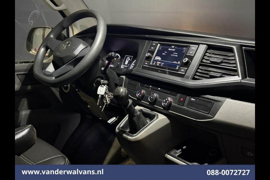 Volkswagen Transporter 2.0 TDI 150pk L2H1 Euro6 Airco | Camera | Apple Carplay | 2500kg Trekhaak | Cruisecontrol Android Auto, Parkeersensoren, Leder, Bijrijdersbank