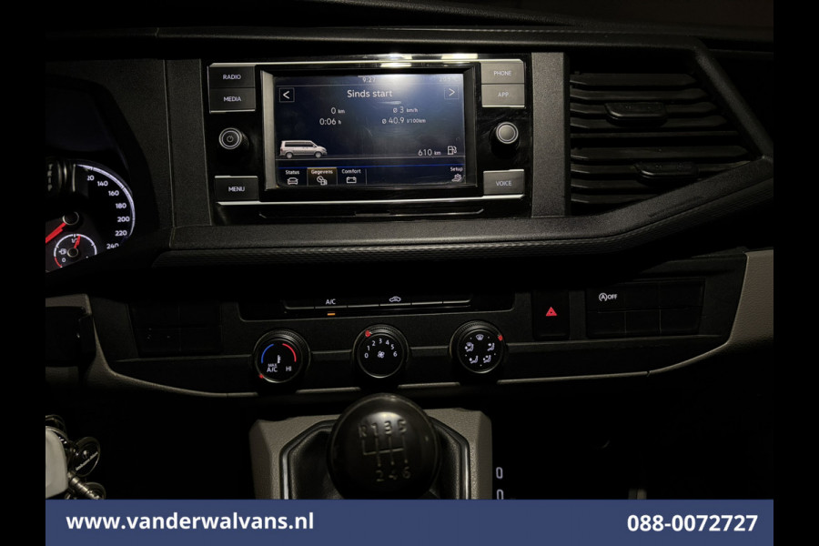 Volkswagen Transporter 2.0 TDI 150pk L2H1 Euro6 Airco | Camera | Apple Carplay | 2500kg Trekhaak | Cruisecontrol Android Auto, Parkeersensoren, Leder, Bijrijdersbank