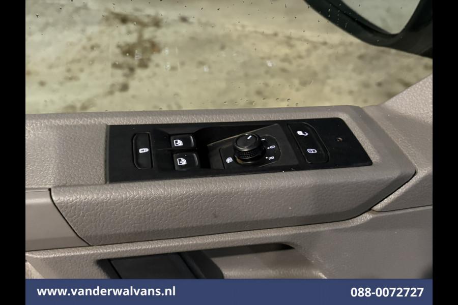 Volkswagen Transporter 2.0 TDI 150pk L2H1 Euro6 Airco | Camera | Apple Carplay | 2500kg Trekhaak | Cruisecontrol Android Auto, Parkeersensoren, Leder, Bijrijdersbank