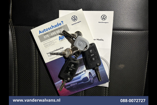 Volkswagen Transporter 2.0 TDI 150pk L2H1 Euro6 Airco | Camera | Apple Carplay | 2500kg Trekhaak | Cruisecontrol Android Auto, Parkeersensoren, Leder, Bijrijdersbank