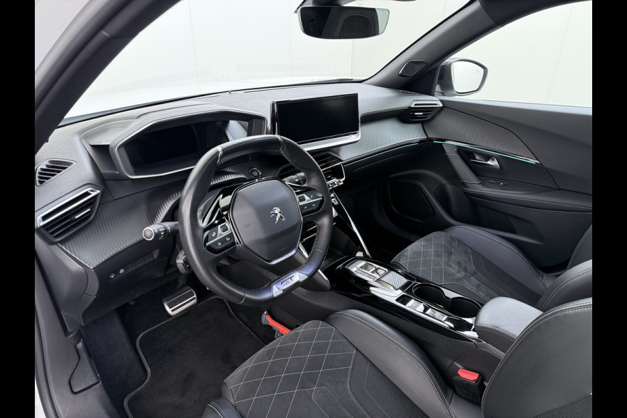 Peugeot e-2008 EV GT Pack 50kWh SOH 90% Panoramadak Trekhaak Two Tone Adap.Cruise 360°Camera Apple Carplay Android Auto 3D-Navi Ecc Pdc Keyless Regen-Lichtsensor Lane Assist Privacy Glas Lmv 18" Led Isofix Connected-Apps DAB Bluetooth 1e Eigenaar Origineel Nederlandse Auto Dealeronderhouden