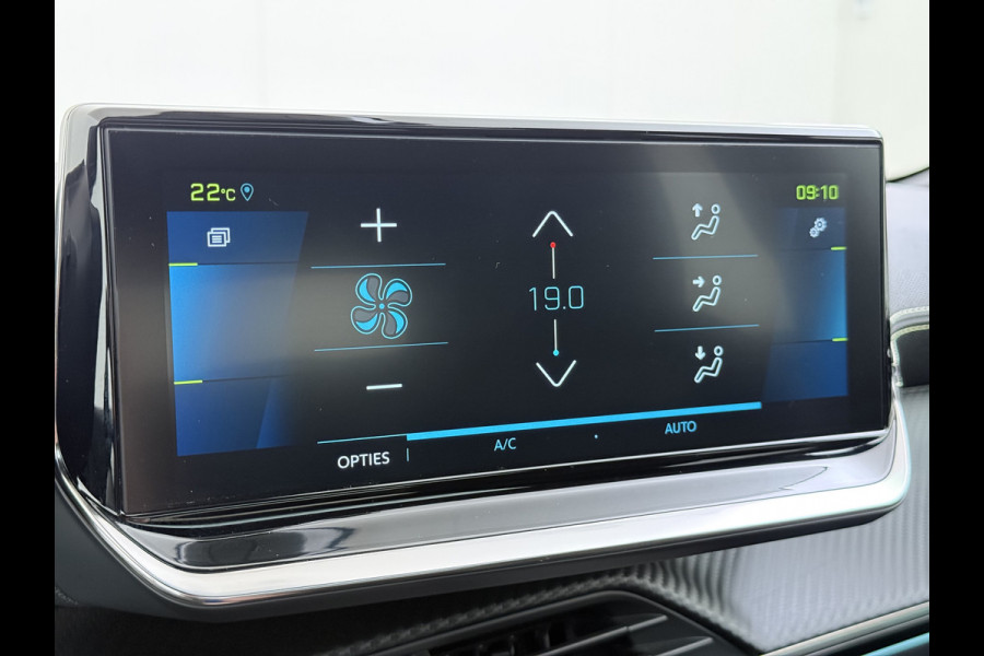 Peugeot e-2008 EV GT Pack 50kWh SOH 90% Panoramadak Trekhaak Two Tone Adap.Cruise 360°Camera Apple Carplay Android Auto 3D-Navi Ecc Pdc Keyless Regen-Lichtsensor Lane Assist Privacy Glas Lmv 18" Led Isofix Connected-Apps DAB Bluetooth 1e Eigenaar Origineel Nederlandse Auto Dealeronderhouden