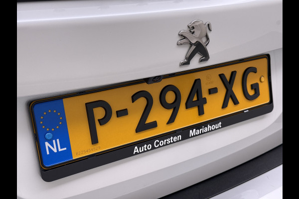 Peugeot e-2008 EV GT Pack 50kWh SOH 90% Panoramadak Trekhaak Two Tone Adap.Cruise 360°Camera Apple Carplay Android Auto 3D-Navi Ecc Pdc Keyless Regen-Lichtsensor Lane Assist Privacy Glas Lmv 18" Led Isofix Connected-Apps DAB Bluetooth 1e Eigenaar Origineel Nederlandse Auto Dealeronderhouden