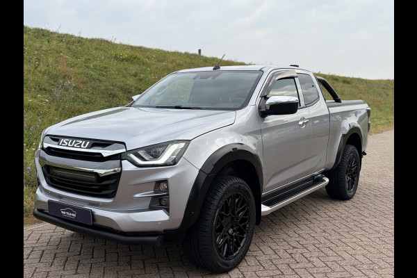 Isuzu D-max 1.9 Extended Cab LSX | !!! Gereserveerd !!! AUTOMAAT | LEDER | 20'' BlackRhino LMV | Pedders Suspension | Apple CarPlay / Android Auto | TH. 3500 kg | Roll Cover