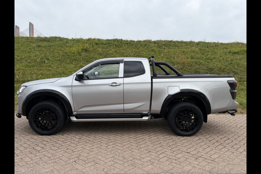 Isuzu D-max 1.9 Extended Cab LSX | !!! Gereserveerd !!! AUTOMAAT | LEDER | 20'' BlackRhino LMV | Pedders Suspension | Apple CarPlay / Android Auto | TH. 3500 kg | Roll Cover