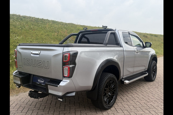 Isuzu D-max 1.9 Extended Cab LSX | !!! Gereserveerd !!! AUTOMAAT | LEDER | 20'' BlackRhino LMV | Pedders Suspension | Apple CarPlay / Android Auto | TH. 3500 kg | Roll Cover