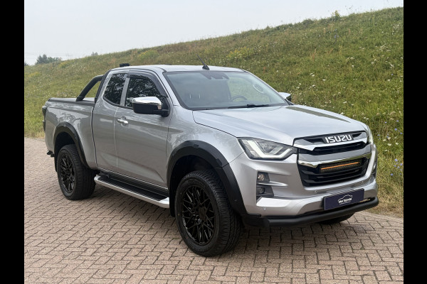 Isuzu D-max 1.9 Extended Cab LSX | !!! Gereserveerd !!! AUTOMAAT | LEDER | 20'' BlackRhino LMV | Pedders Suspension | Apple CarPlay / Android Auto | TH. 3500 kg | Roll Cover
