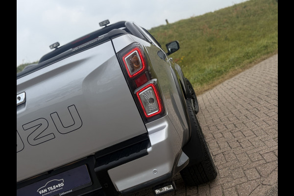 Isuzu D-max 1.9 Extended Cab LSX | !!! Gereserveerd !!! AUTOMAAT | LEDER | 20'' BlackRhino LMV | Pedders Suspension | Apple CarPlay / Android Auto | TH. 3500 kg | Roll Cover