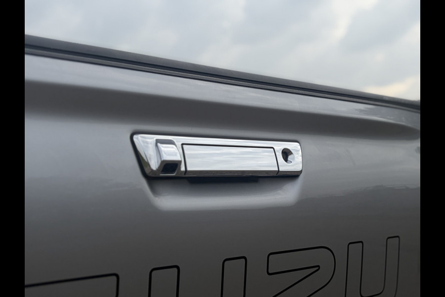Isuzu D-max 1.9 Extended Cab LSX | !!! Gereserveerd !!! AUTOMAAT | LEDER | 20'' BlackRhino LMV | Pedders Suspension | Apple CarPlay / Android Auto | TH. 3500 kg | Roll Cover