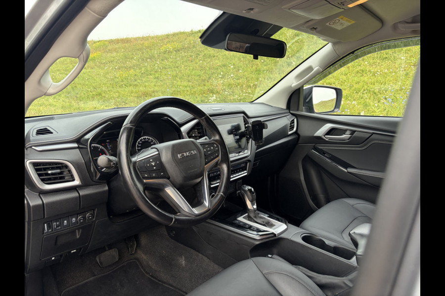 Isuzu D-max 1.9 Extended Cab LSX | !!! Gereserveerd !!! AUTOMAAT | LEDER | 20'' BlackRhino LMV | Pedders Suspension | Apple CarPlay / Android Auto | TH. 3500 kg | Roll Cover