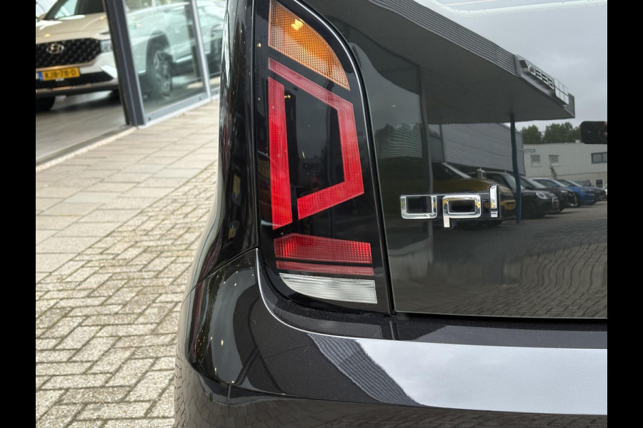 Volkswagen up! 1.0 | Cruise control | Camera | Climate control | Getinte ramen |