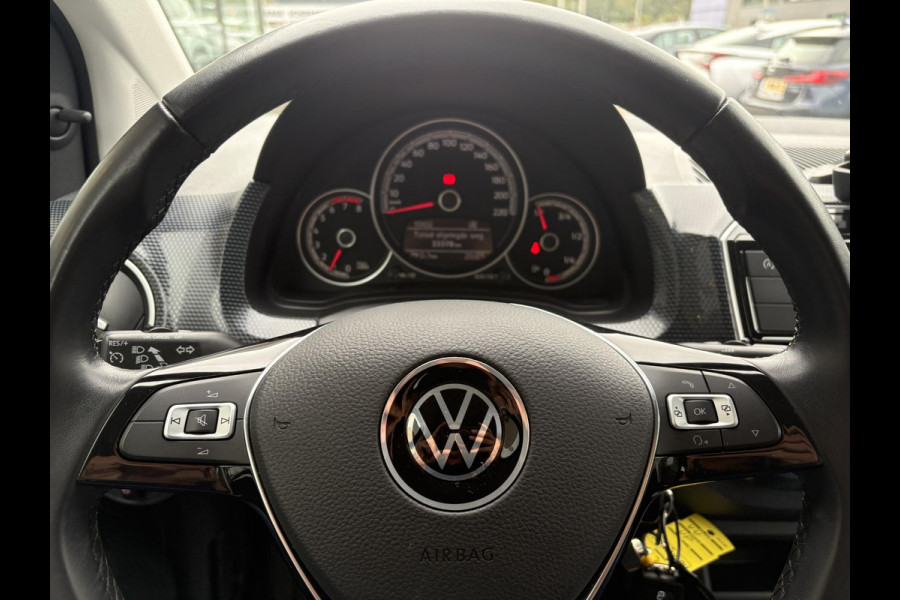 Volkswagen up! 1.0 | Cruise control | Camera | Climate control | Getinte ramen |